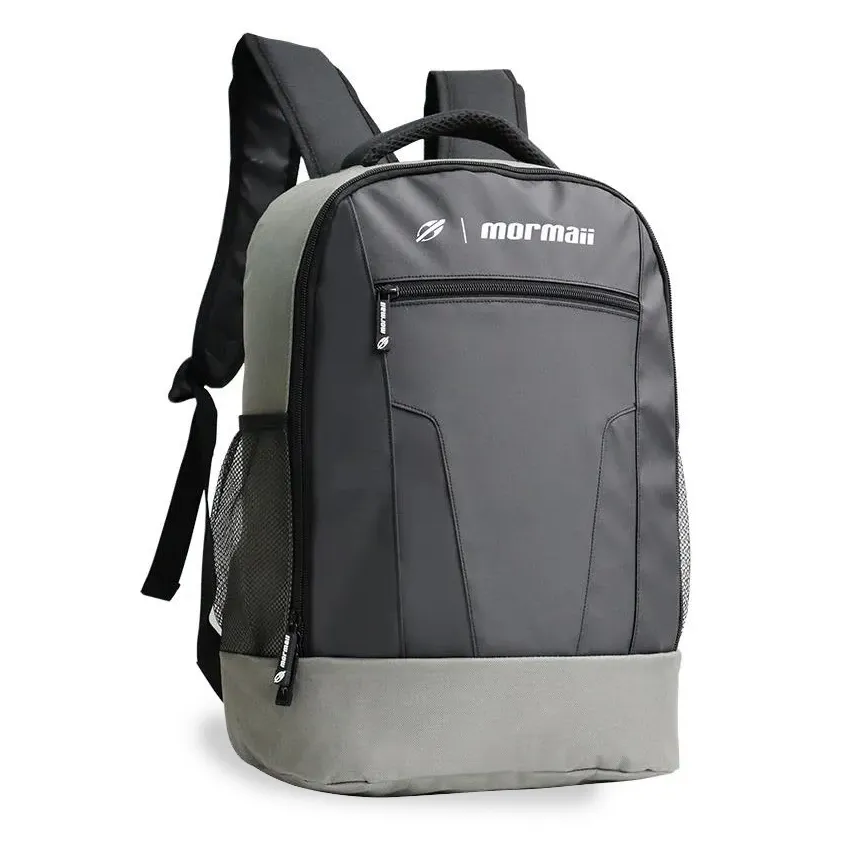 Mochila esportiva Mormaii modelo MOR-2774 preta vista frontal com bolso e alças acolchoadas